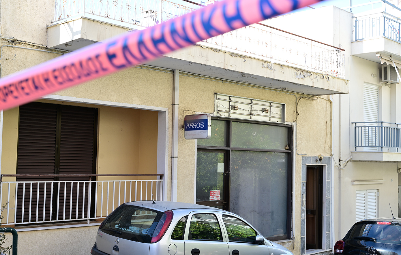 Μαρτυρία &#8211; μυστήριο για την οικογενειακή τραγωδία στην Ηλιούπολη: «Ένας μαυροφορεμένος περιφερόταν στην ταράτσα»