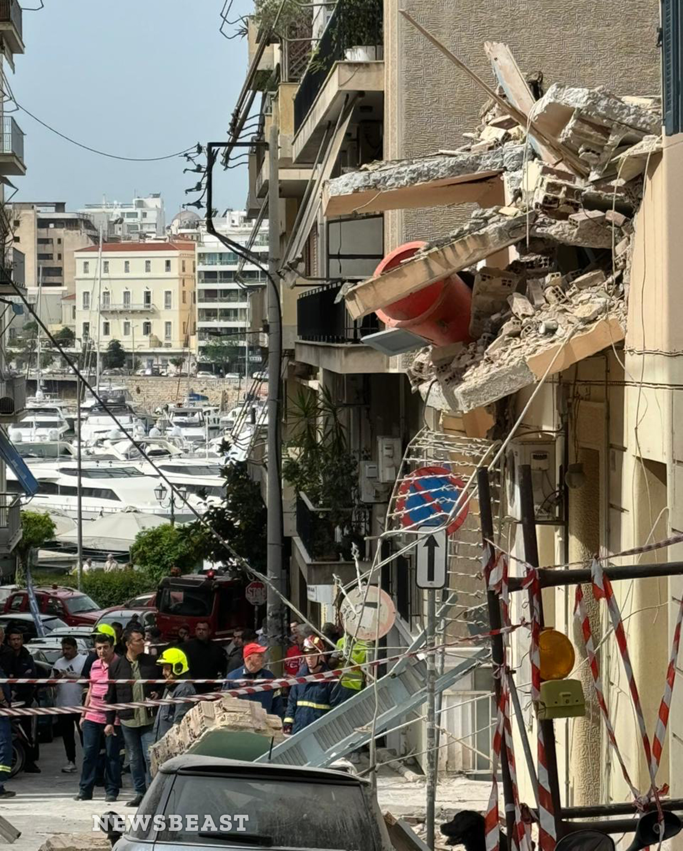 «Δεν μπορεί να έπεσε από απλές εργασίες» &#8211; Μώραλης και Μπαλάσκας για την κατάρρευση κτιρίου στον Πειραιά