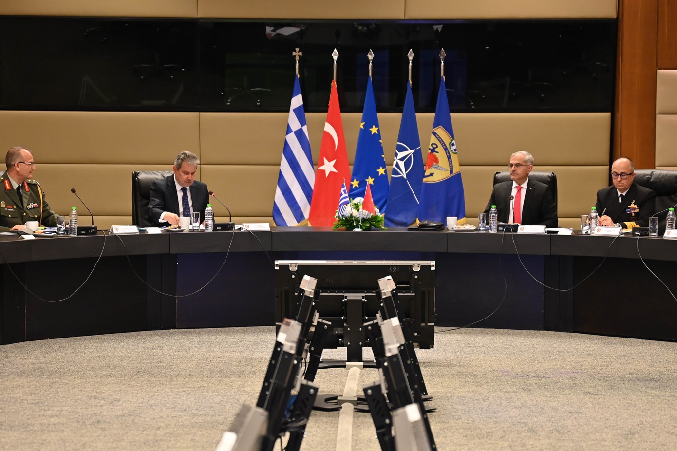Σε φιλικό κλίμα η συνάντηση στην Αθήνα για τα ΜΟΕ, λένε πήγες του τουρκικού υπουργείου Άμυνας