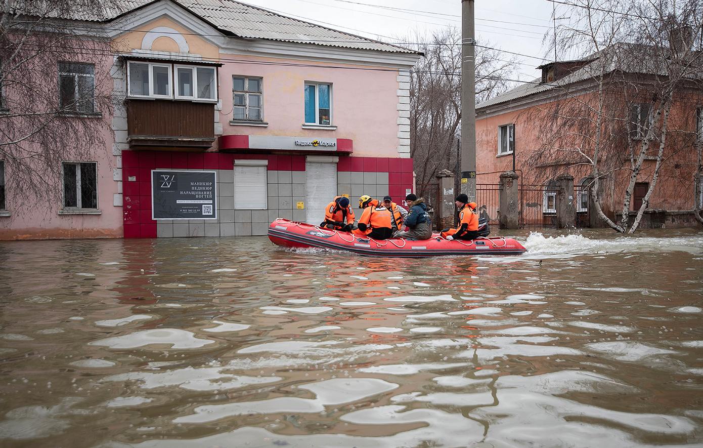 Ανεβαίνει κι άλλο η στάθμη των ποταμών στη Ρωσία – 100.000 άνθρωποι εκκένωσαν τα σπίτια τους στο Καζακστάν