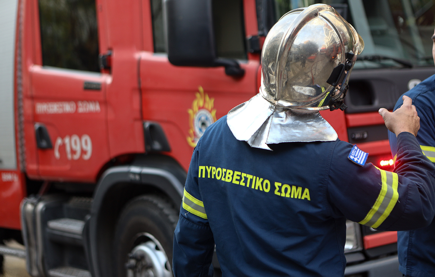 Συναγερμός στην Πυροσβεστική για ηλικιωμένο που έπεσε σε ρέμα στη Θεσσαλονίκη &#8211; Μεταφέρθηκε σε ασφαλές σημείο