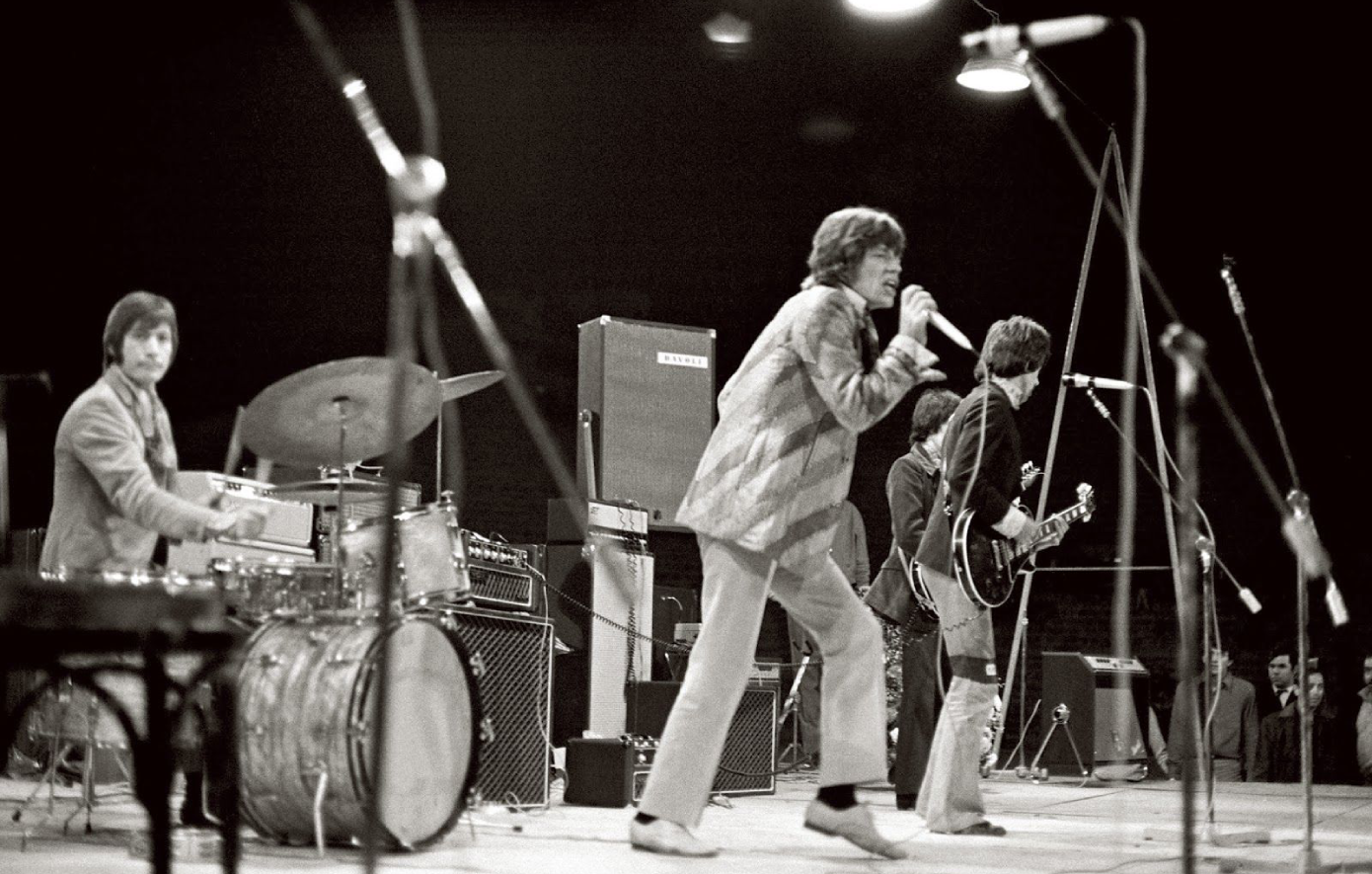 Σαν σήμερα 17 Απριλίου:  Ξεκινά η επεισοδιακή συναυλία των Rolling Stones στην Αθήνα που έσβησε με βία και συνθήματα