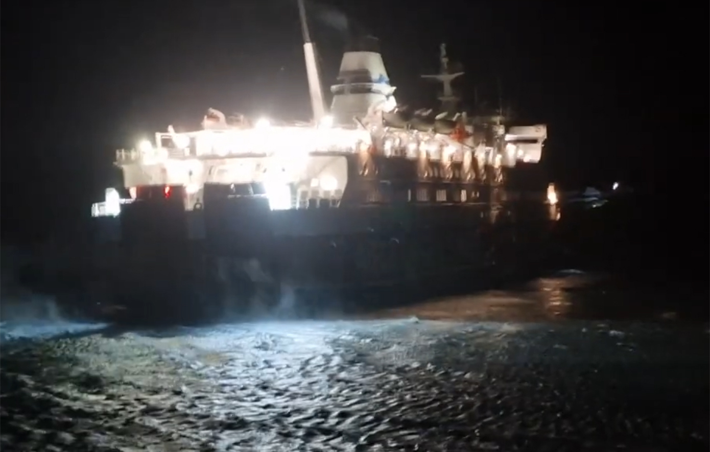 Επεισοδιακό δέσιμο πλοίου στη Σίφνο &#8211; Στο νησί έπνεαν άνεμοι 11 μποφόρ