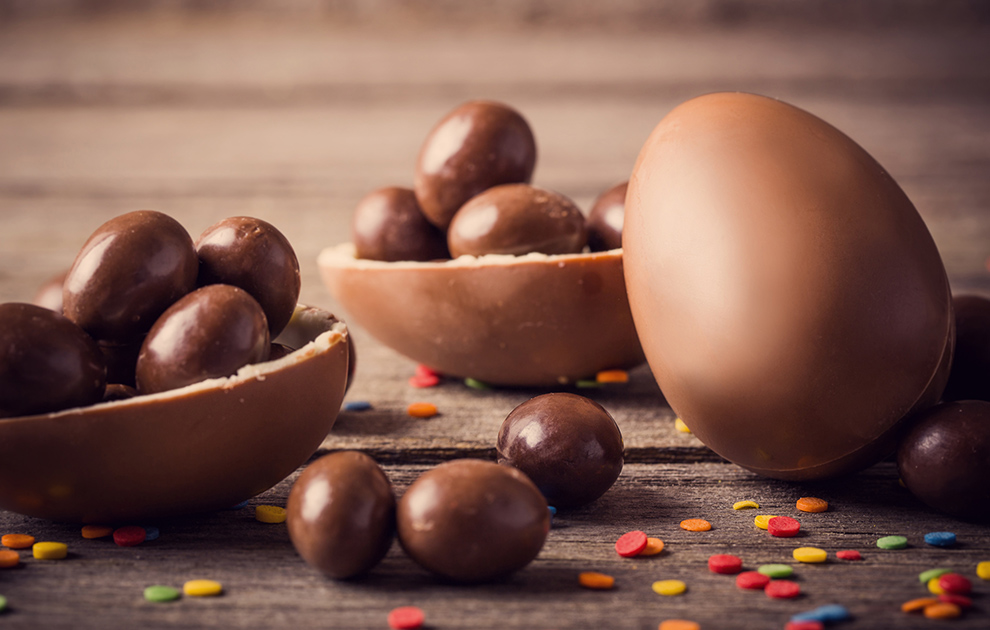 Πού κυμαίνονται φέτος οι τιμές στα σοκολατένια αυγά
