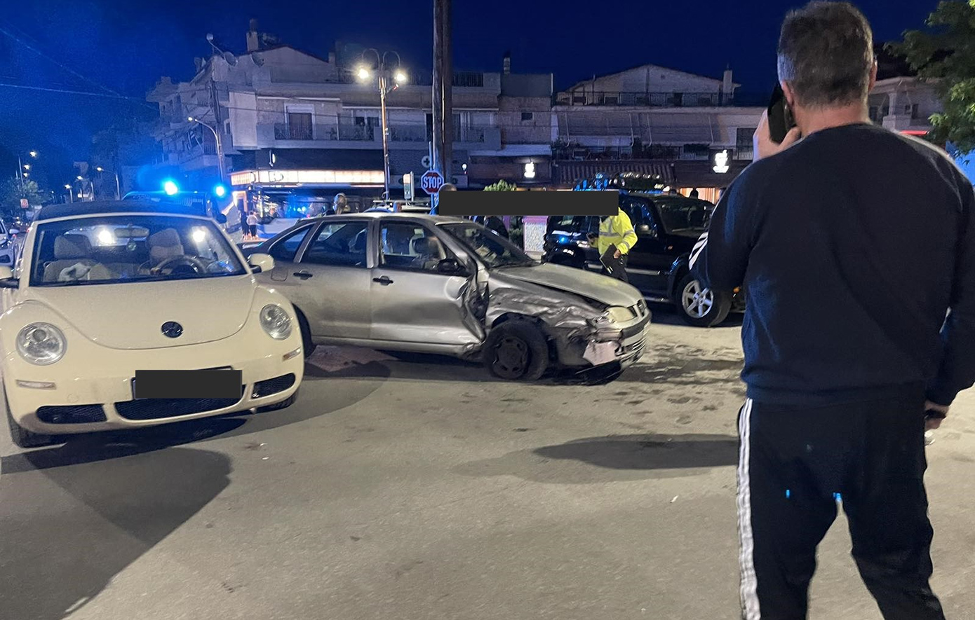 Καραμπόλα πέντε αυτοκινήτων στη Λάρισα &#8211; Στο νοσοκομείο 15χρονος
