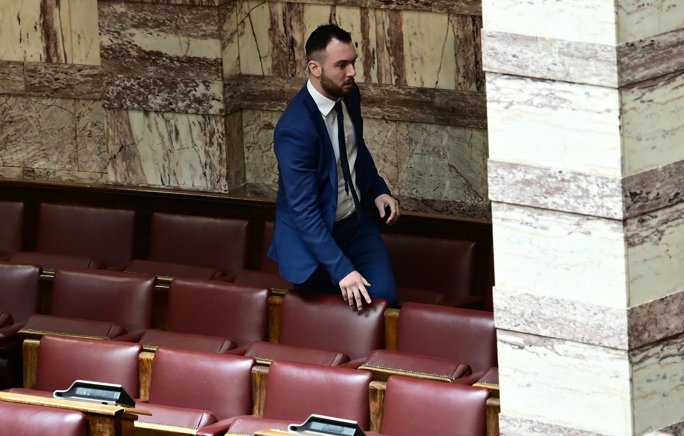 Ξύλο στη Βουλή: Με κάταγμα στη γνάθο το θύμα &#8211; «Δεν μετανιώνω» λέει ο Κωνσταντίνος Φλώρος
