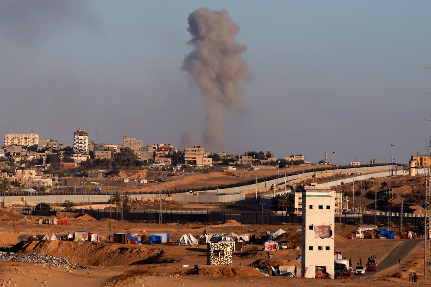 Παγκόσμια αγωνία για τη Γάζα: Εντατικοί βομβαρδισμοί στη Ράφα, διαπραγματεύσεις στο Κάιρο