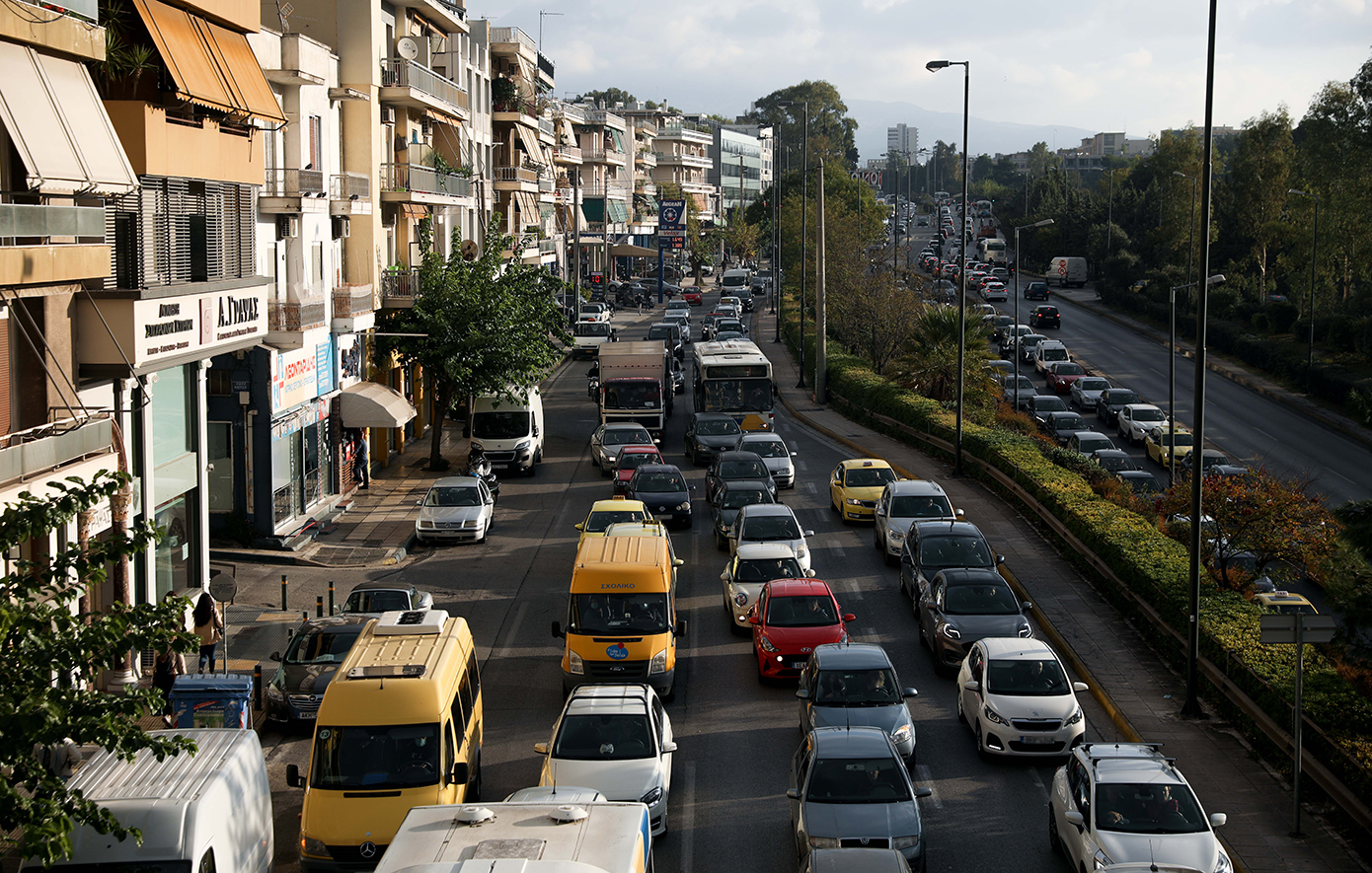 Κίνηση τώρα: Προβλήματα στον Κηφισό, σημειωτόν τα οχήματα στην Κηφισίας και στη Μεσογείων, καθυστερήσεις σε αρκετές δρόμους