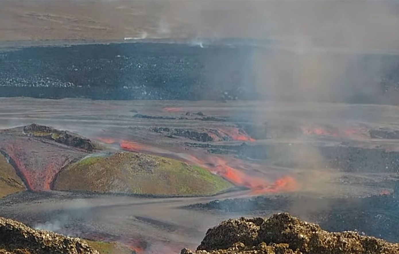 Ισλανδία: Νέα έκρηξη ηφαιστείου στο Γκρίνταβικ – Οι εντυπωσιακές εικόνες
