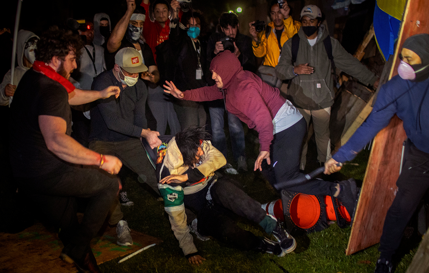 Εικόνες χάους στις ΗΠΑ &#8211; Πάνω από 1.600 συλλήψεις διαδηλωτών σε 31 πανεπιστήμια από 21 πολιτείες