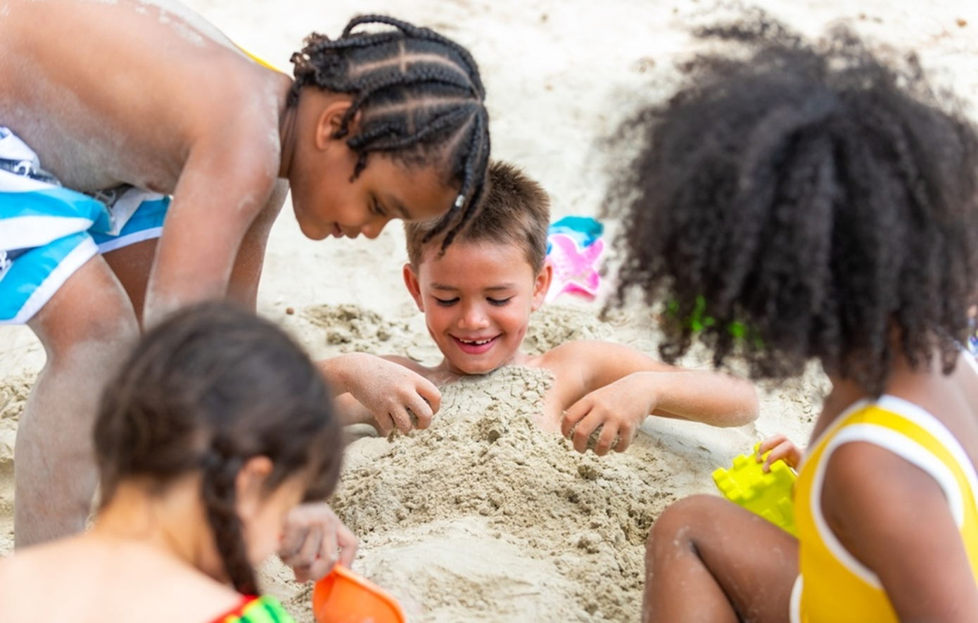 Παιδιά και παραλία: Από ποιες μολύνσεις κινδυνεύουν;