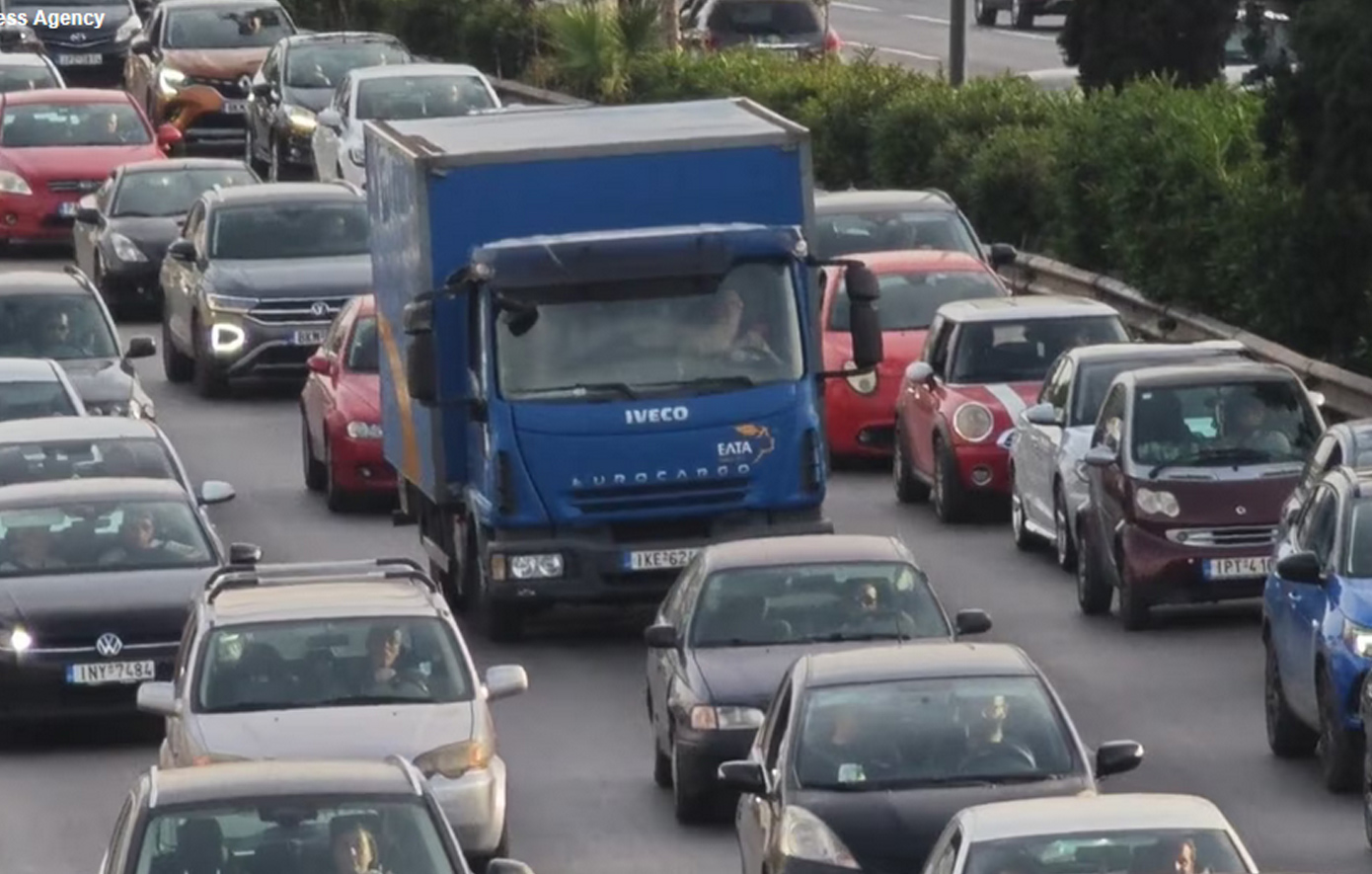 Κίνηση τώρα: Μποτιλιάρισμα σε Αττική Οδό και Κηφισίας – Δείτε χάρτη