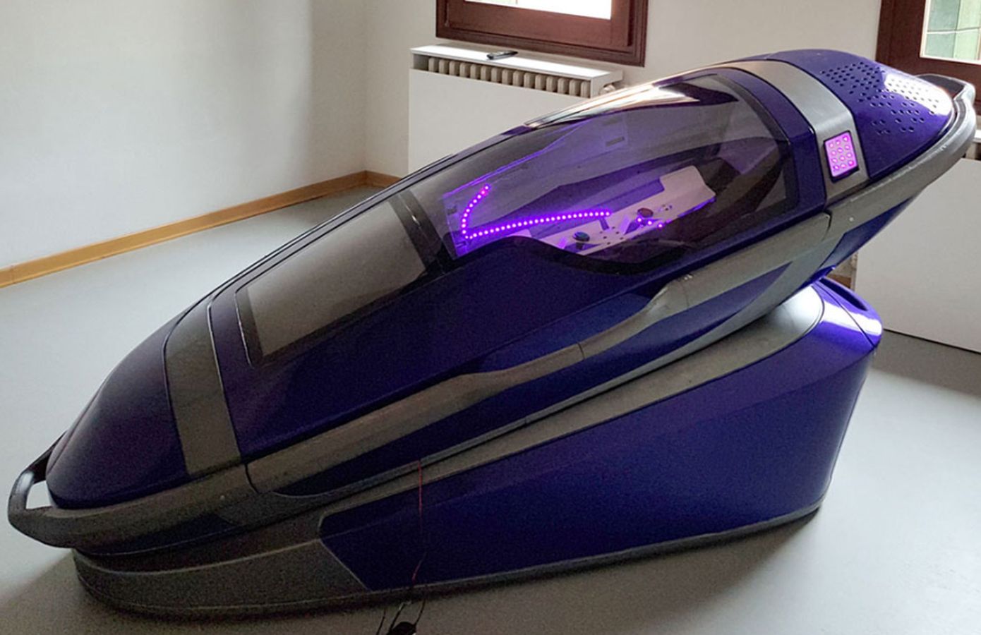O Dr.Death σχεδίασε το suicide pod: Μια hi tech σαρκοφάγο που επιτρέπει τη νόμιμη αυτοκτονία με το πάτημα ενός κουμπιού