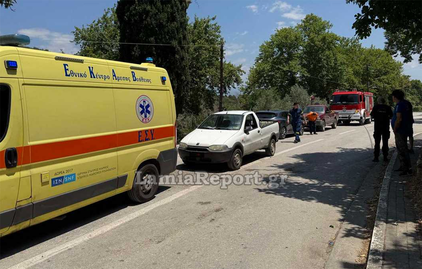 Τροχαίο με εγκλωβισμό γυναίκας στον Γοργοπόταμο – Αγροτικό συγκρούστηκε με σταθμευμένο όχημα και ανετράπη