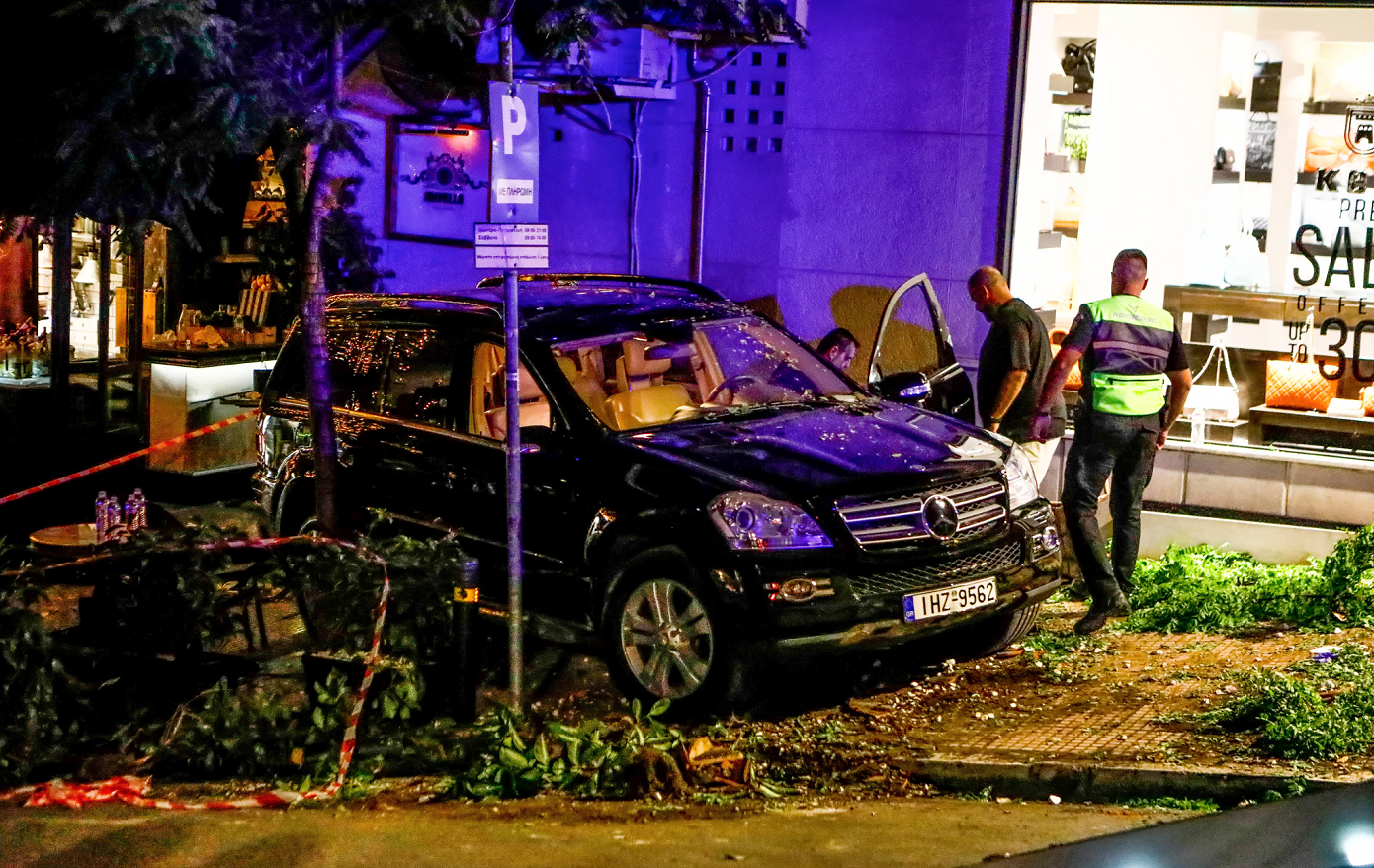 Αγωγή – μαμούθ από τον φωτογράφο Χάρη Φαρσαράκη για το ατύχημα με το τζιπ στο Κολωνάκι: Ζητά αποζημίωση ενός εκατομμυρίου ευρώ