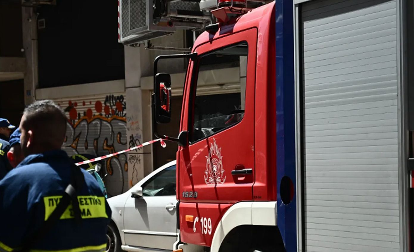 Χωρίς τις αισθήσεις της ανασύρθηκε ηλικιωμένη μετά από πυρκαγιά στην Αργυρούπολη