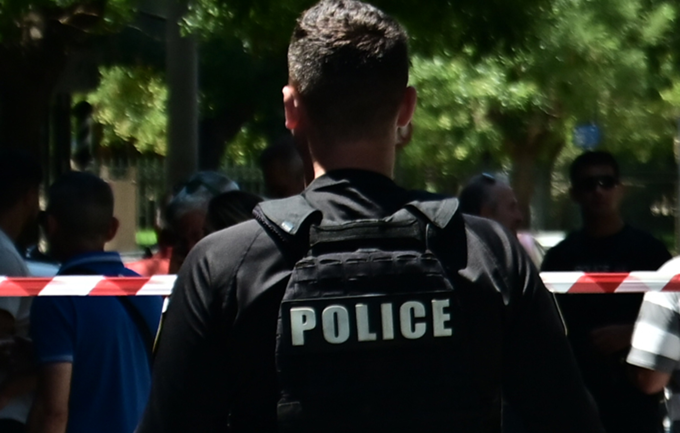 Πώς οι «Αδιάφθοροι» έφτασαν στον αστυνομικό – TikToker με την κοκαΐνη: Φίλος του προσπάθησε να ξεφορτωθεί τα ναρκωτικά