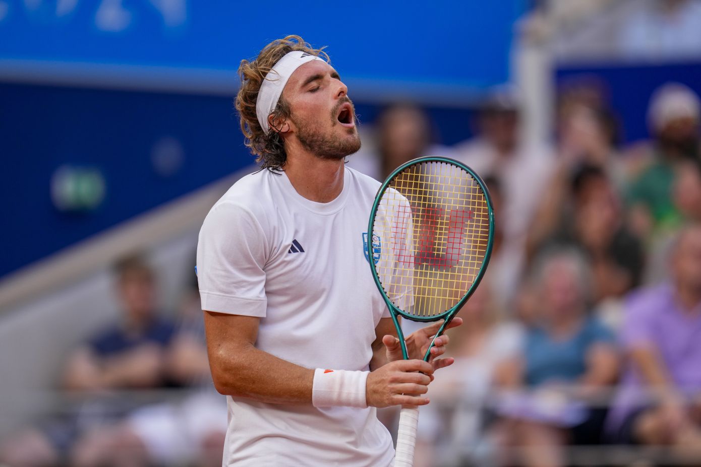 To άβολο βίντεο του Στέφανου Τσιτσιπά από το US Open που περιλαμβάνει ένα κοριτσάκι, μια λεμονάδα, λίγη γεωγραφία κι ένα χαρτονόμισμα, έκανε το ίντερνετ να κριντζάρει