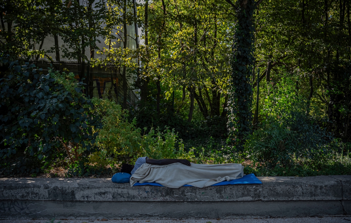 Αυξάνεται ο αριθμός των άστεγων παιδιών στη Γαλλία – Περισσότερα από 2.000 κοιμούνται στον δρόμο