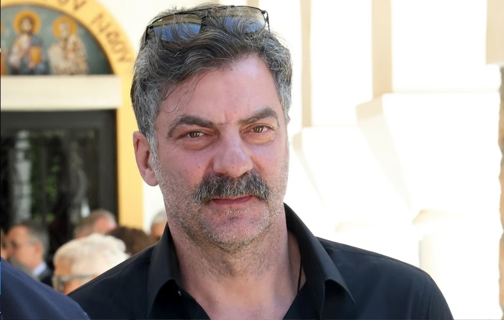 «Έγινε θαύμα, ανοίγει τα μάτια του και δακρύζει όταν του μιλάω», είπε ο πατέρας του Στάθη Μαντζώρου μετά το εγκεφαλικό