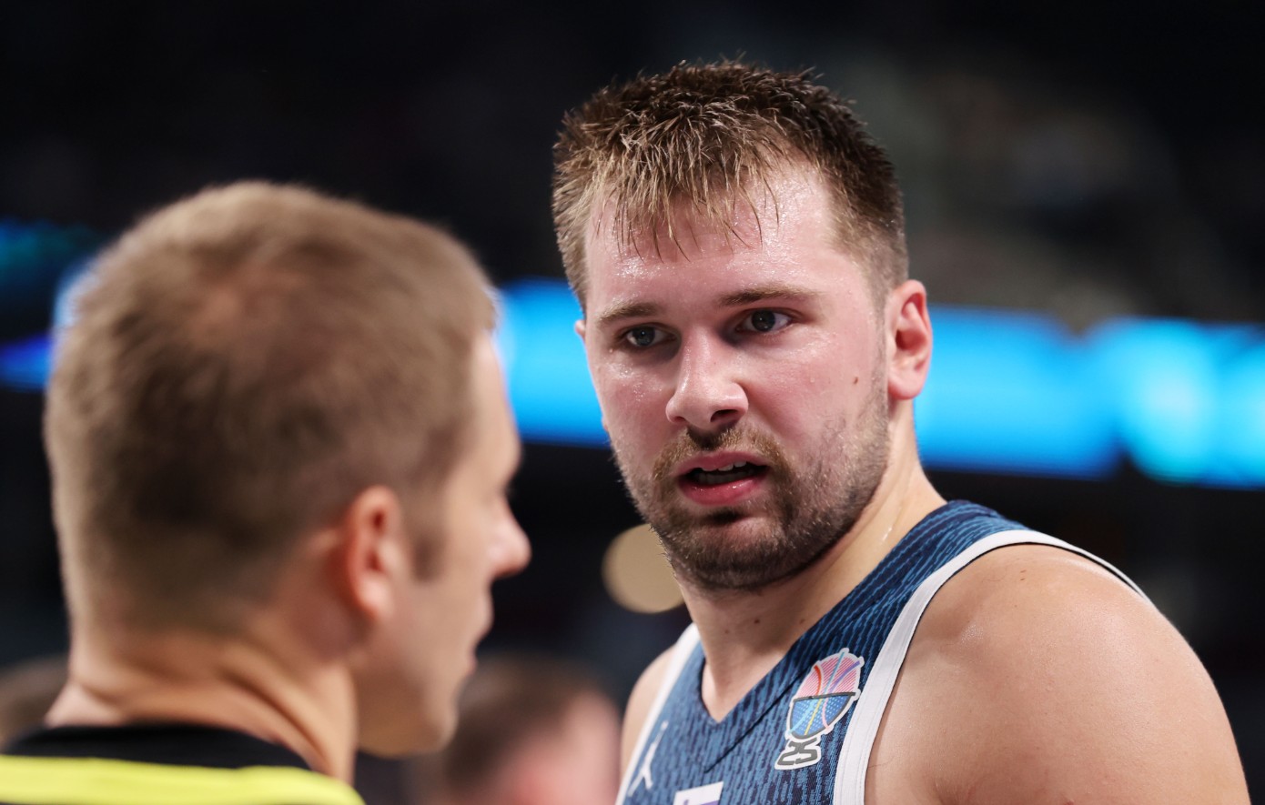 EuroBasket 2025: Έξαλλος ο Ντόντσιτς για το 4ο φάουλ στο ματς με τη Γερμανία – Κίνηση… χρηματισμού προς τους διαιτητές