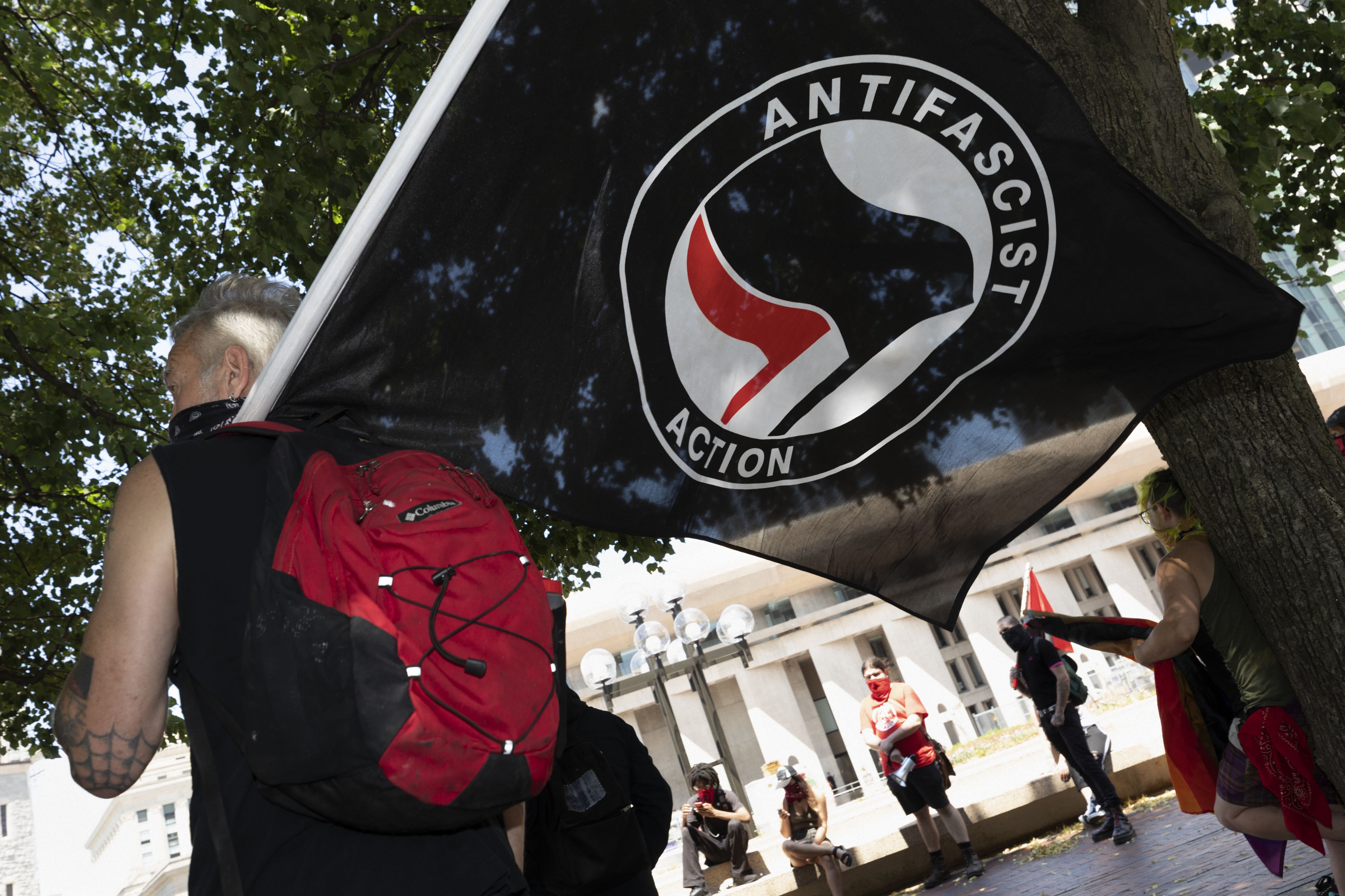 «Το αριστερό κίνημα Antifa είναι τρομοκρατική οργάνωση» – Τραμπ και Ορμπάν λαμβάνουν δραστικά μέτρα για την καταστολή του
