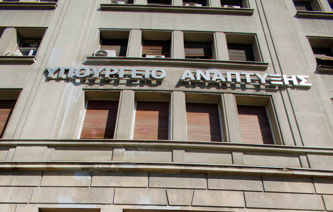 «Ελπίζουμε ο κ. Δούκας να μάθει τις αρμοδιότητές του» – Η απάντηση του υπ. Ανάπτυξης στον δήμαρχο Αθηνών για τα πατίνια