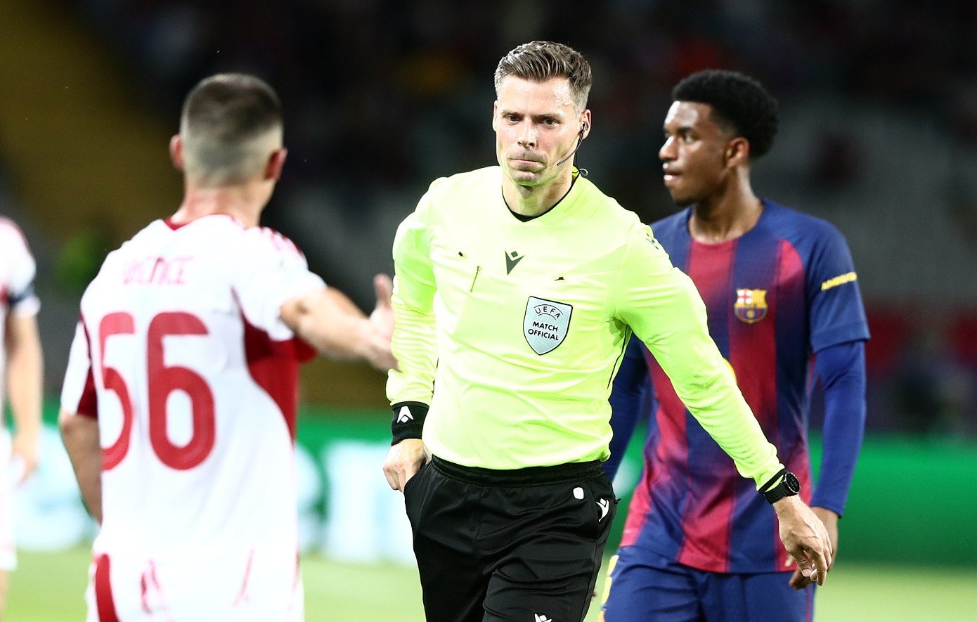 Μπαρτσελόνα – Ολυμπιακός: Η UEFA δεν είδε κανένα λάθος του διαιτητή Σνάιντερ στις αποφάσεις μέσω VAR