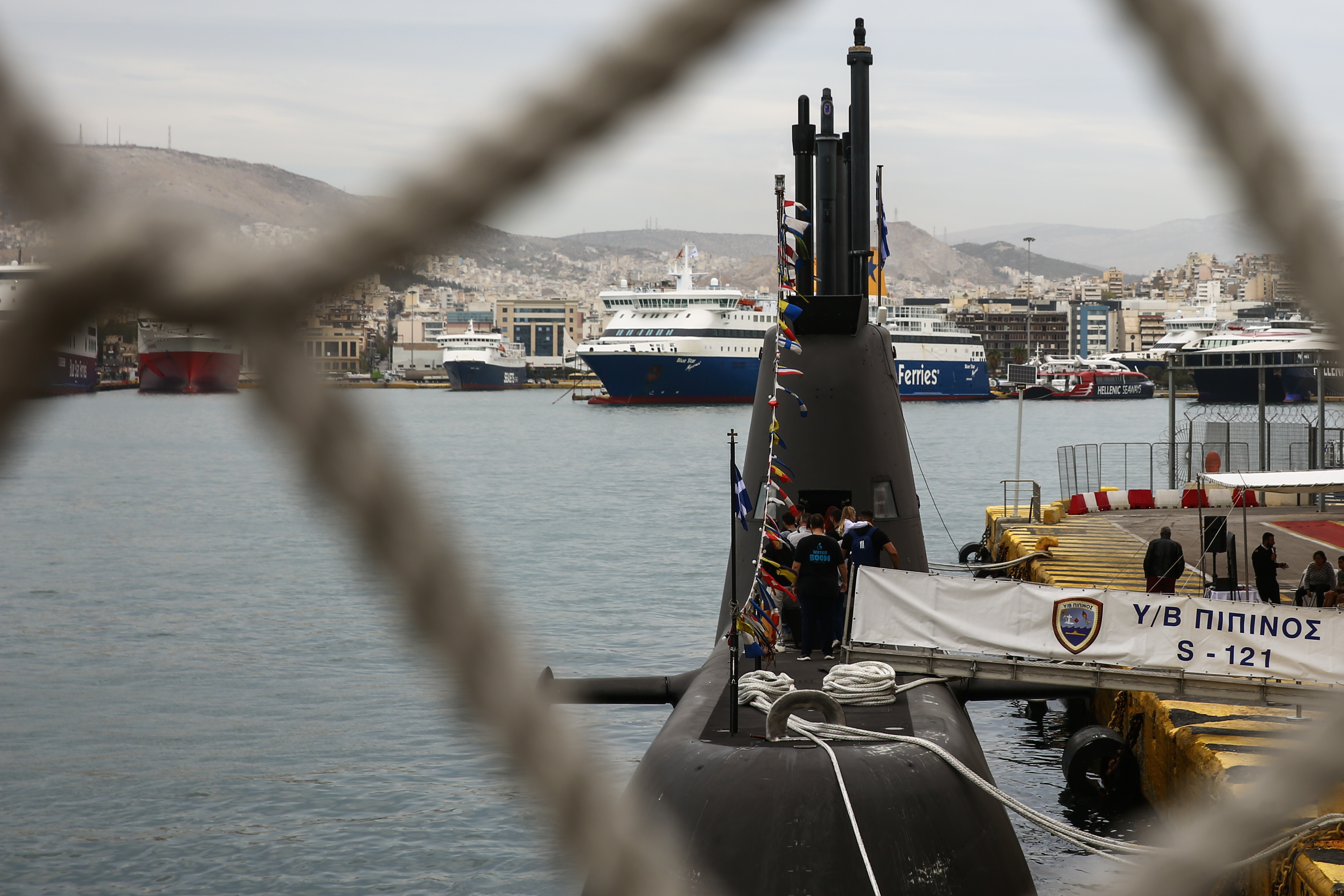 Με συγκίνηση και υπερηφάνεια ο εορτασμός της 28ης Οκτωβρίου 1940 στον Πειραιά