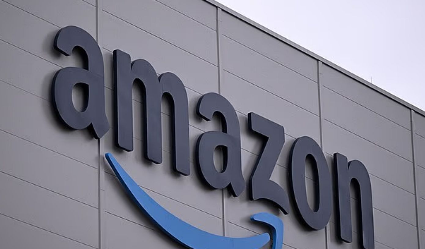 Η Amazon αντικατέστησε 14.000 υπαλλήλους με ρομπότ ενώ το μαζικό κύμα απολύσεων θα πλήξει συνολικά 30.000 θέσεις εργασίας
