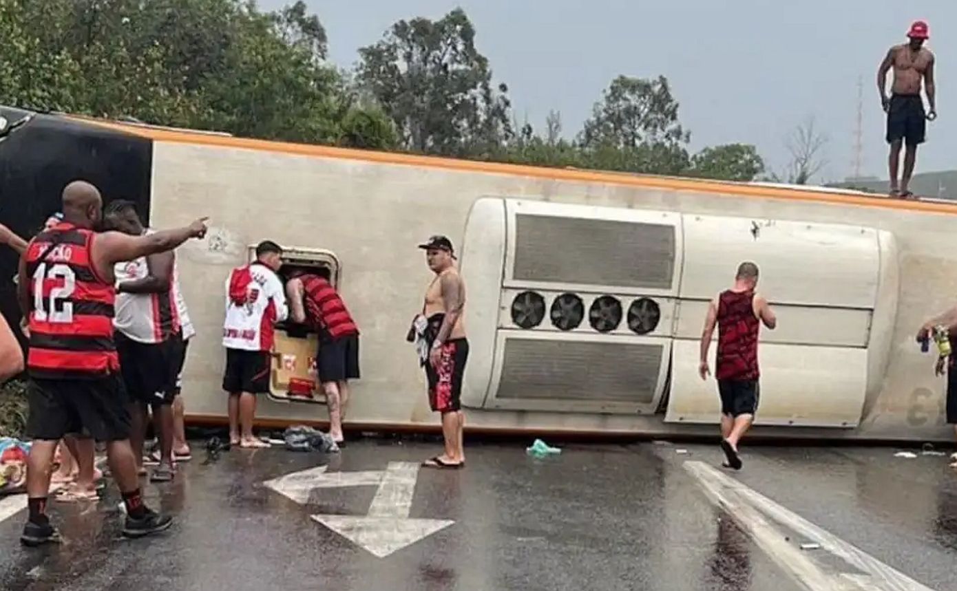 Σοβαρό τροχαίο με δεκάδες τραυματίες στη Βραζιλία με λεωφορείο που μετέφερε οπαδούς της Φλαμένγκο – 4 σε σοβαρή κατάσταση