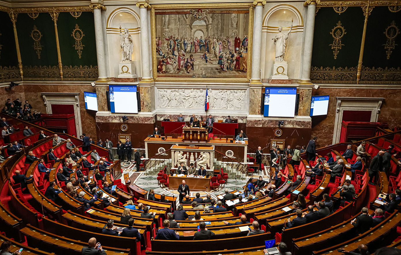 Η γαλλική βουλή απέρριψε τον «φόρο Ζικμάν» για τη φορολόγηση των υπερπλούσιων