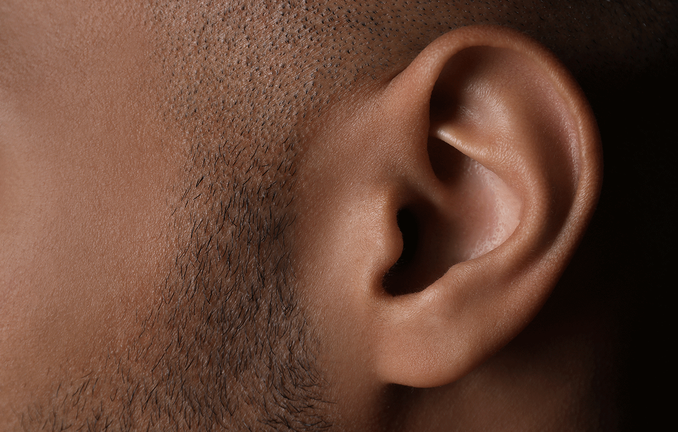 «Οι γιατροί νόμιζαν ότι ήμουν υπό την επήρεια ναρκωτικών… αλλά τρομοκρατήθηκαν όταν κοίταξαν μέσα στο αυτί μου»