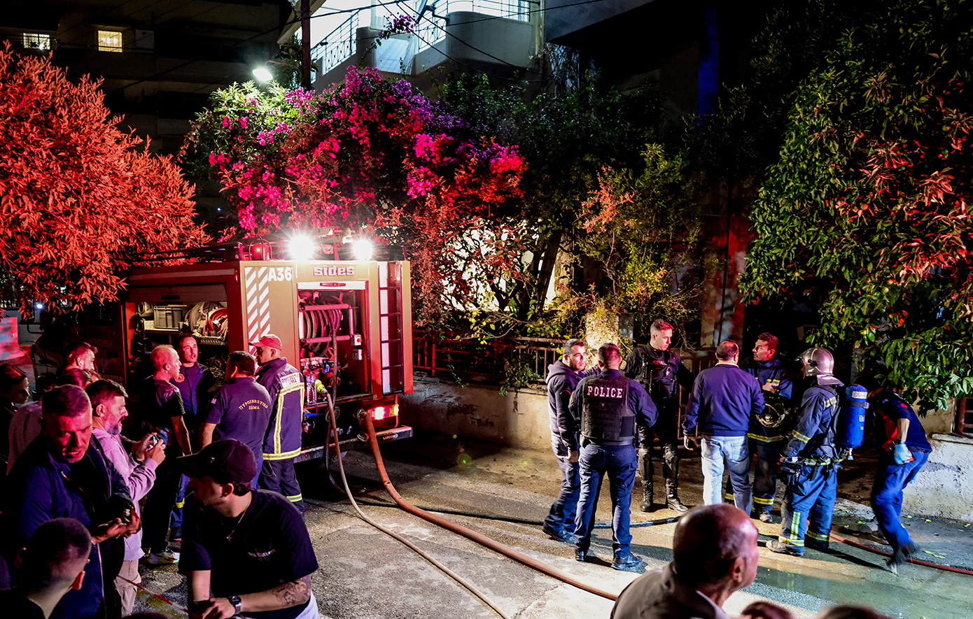 Ανατροπή στη φωτιά στο Ηράκλειο: Με σακούλα στο κεφάλι ο νεκρός γιος – Νεκρή και η μητέρα του, σώθηκε ο αδερφός του πηδώντας από μπαλκόνι