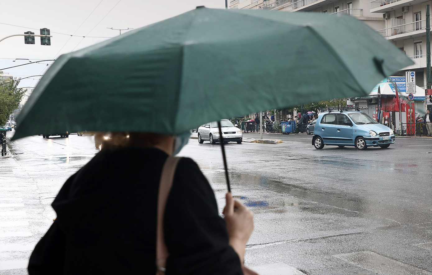 Σε ποιες περιοχές αναμένονται καταιγίδες μέσα στις επόμενες ώρες – Τι καιρό θα κάνει την 28η Οκτωβρίου