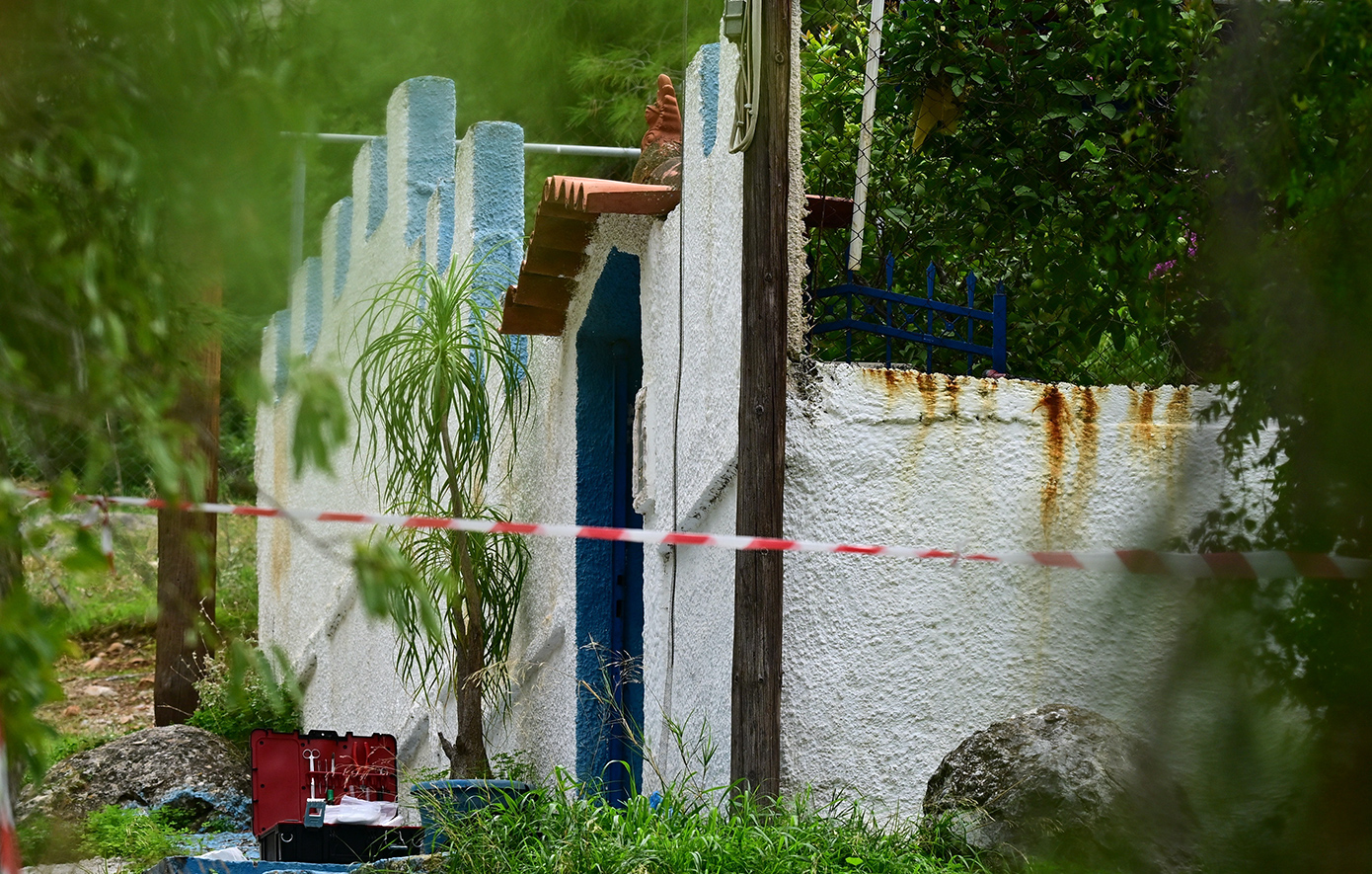 Σοκάρει η βαρβαρότητα των ληστών που δολοφόνησαν την 75χρονη στη Σαλαμίνα Σοκάρει η βαρβαρότητα των ληστών που δολοφόνησαν την 75χρονη στη Σαλαμίνα