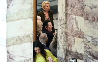 Ξύλο στη Βουλή: Ο πρώην βουλευτής των Σπαρτιατών Κωνσταντίνος Φλώρος έδειρε βουλευτή της Ελληνικής Λύσης