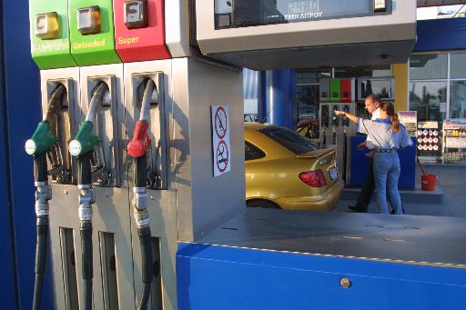 Η μείωση της κατανάλωσης κατά 20% οδηγεί σε «λουκέτο» τα πρατήρια βενζίνης