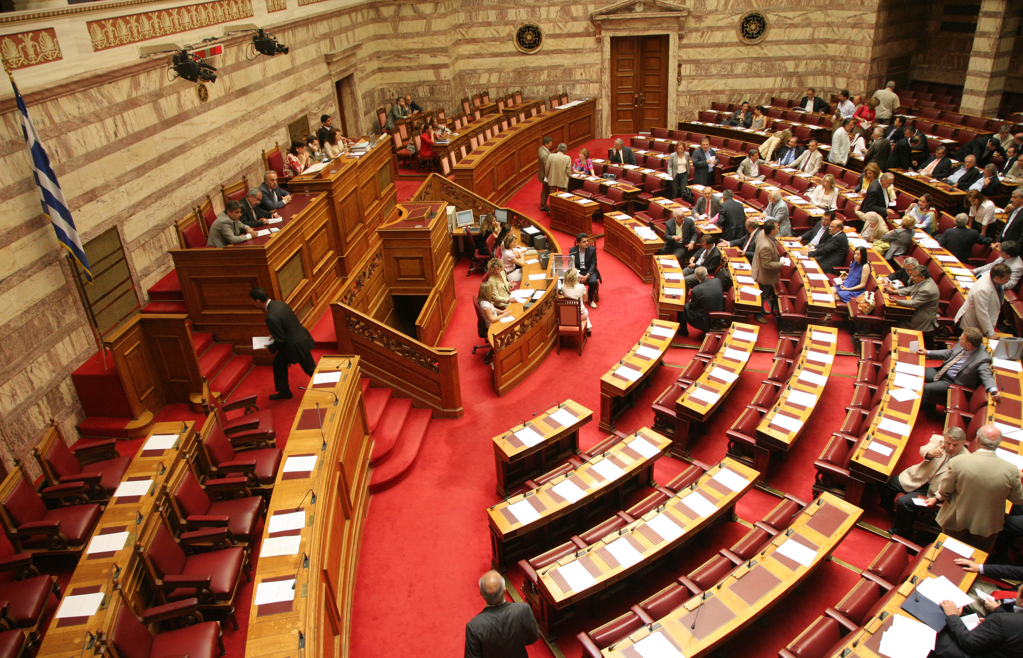 Σκληρή κόντρα Παπανδρέου-Παπαρήγα