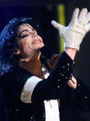 Πουλήθηκε το διάσημο γάντι του Michael Jackson