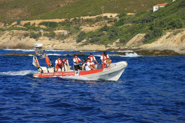 Σκάφος προσάραξε έξω από το αεροδρόμιο!