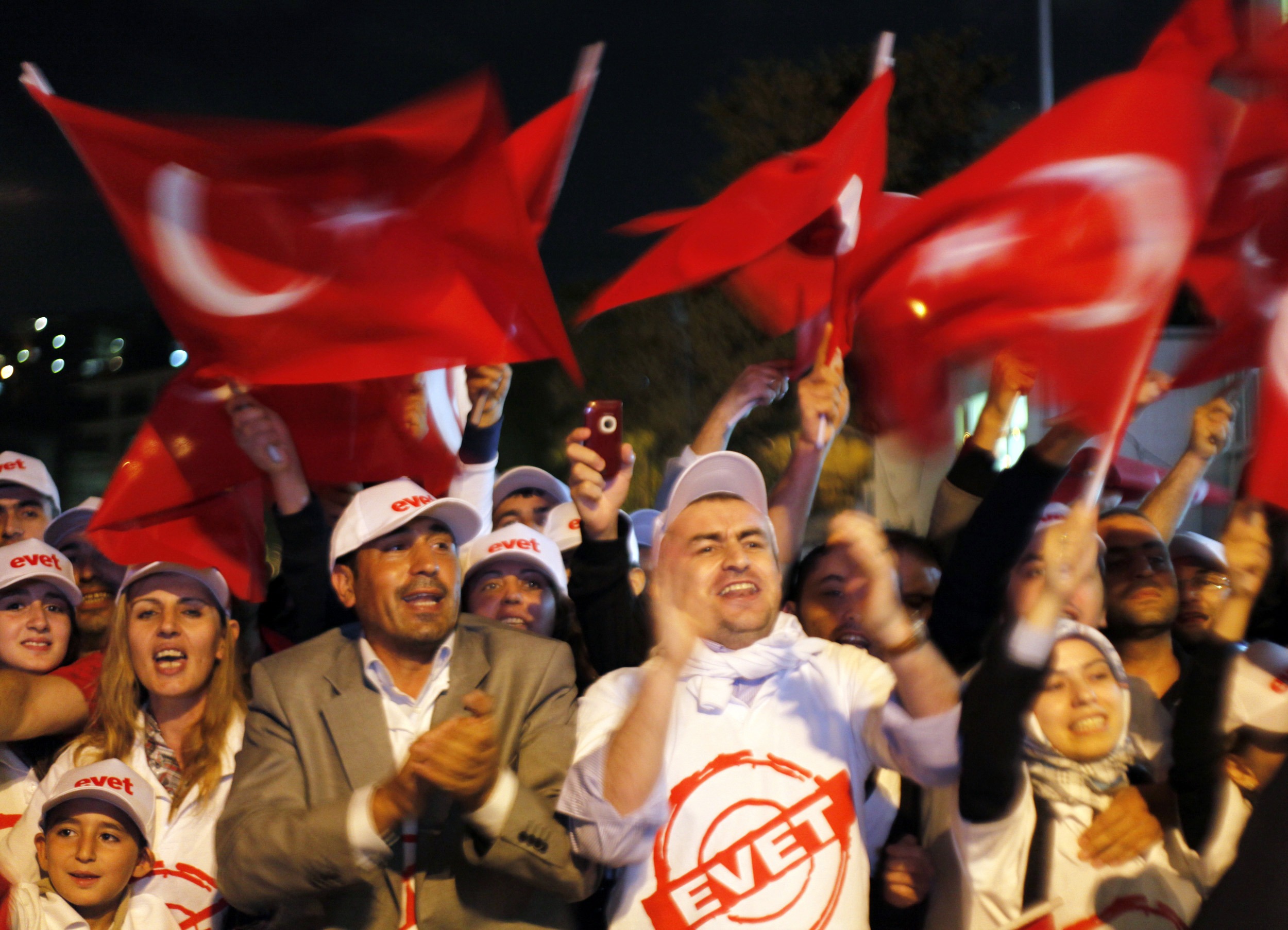 Χιλιάδες Τούρκοι στους δρόμους
