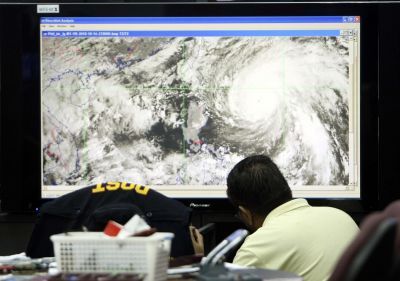 Σε συναγερμό οι Φιλιππίνες για τον τυφώνα Μέγκι
