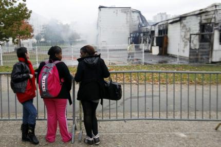 Κάψανε σχολείο στη Γαλλία