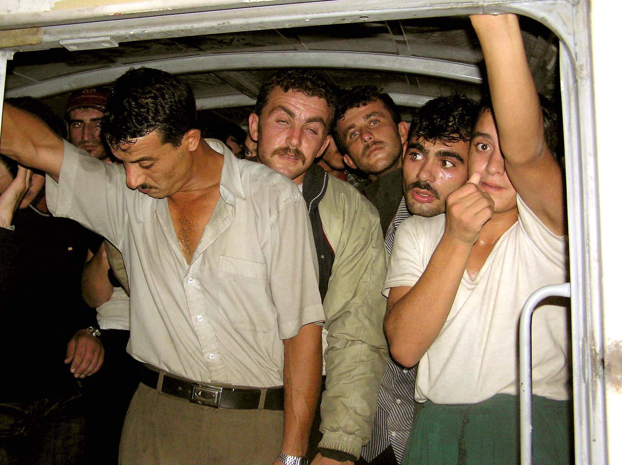 Έκρυβε 26 λαθρομετανάστες στην καρότσα φορτηγού