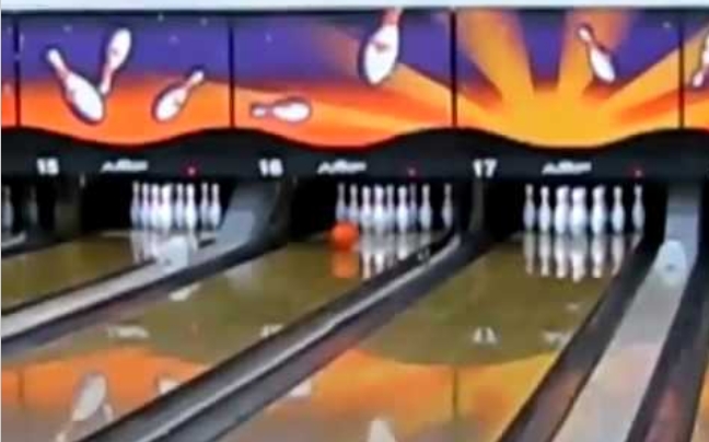 Η καλύτερη βολή στην ιστορία του bowling