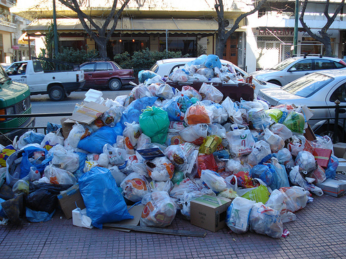 Πόλεμος δηλώσεων για τα σκουπίδια στη Θεσσαλονίκη