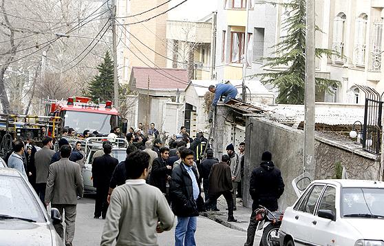 Έβαλαν βόμβες στα αυτοκίνητα καθηγητών