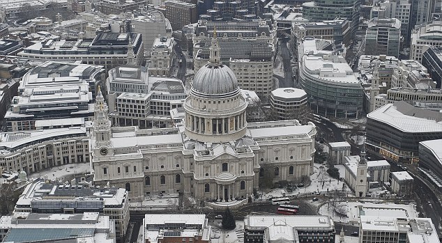 Το χιονισμένο Λονδίνο από ψηλά