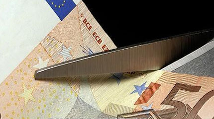 Εξοικονόμηση 1 δισ. ευρώ από το νέο μισθολόγιο